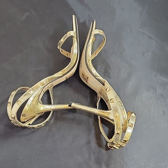 BRAND NEW PIERRE DUMAS GOLD STUDDED ANKLE AND ADJUSTABLE BUCKLE STRAP SANDAL - Picture 10 of 13